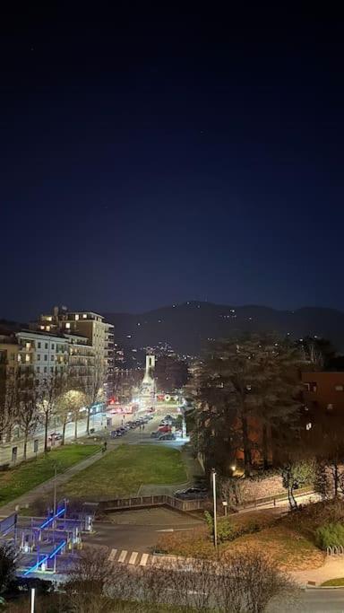 Luxury Apartment With View Como Bagian luar foto
