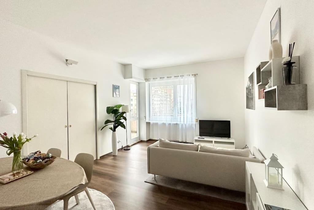 Luxury Apartment With View Como Bagian luar foto